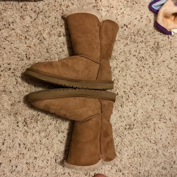 UGG Bailey Button Boot - Picture 3 of 5